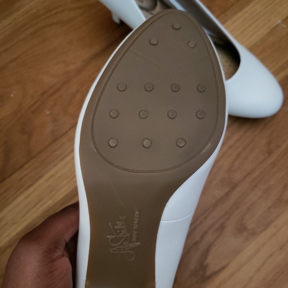 Heels - Picture 4 of 4